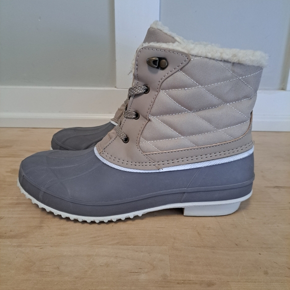 Khombu Waterproof Winter Duck Boots
Size: 8 - Picture 2 of 5